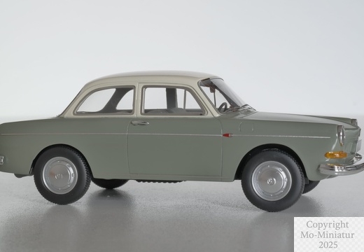 VW 1600 Limousine in Zementgrau mit weißem Dach - 2