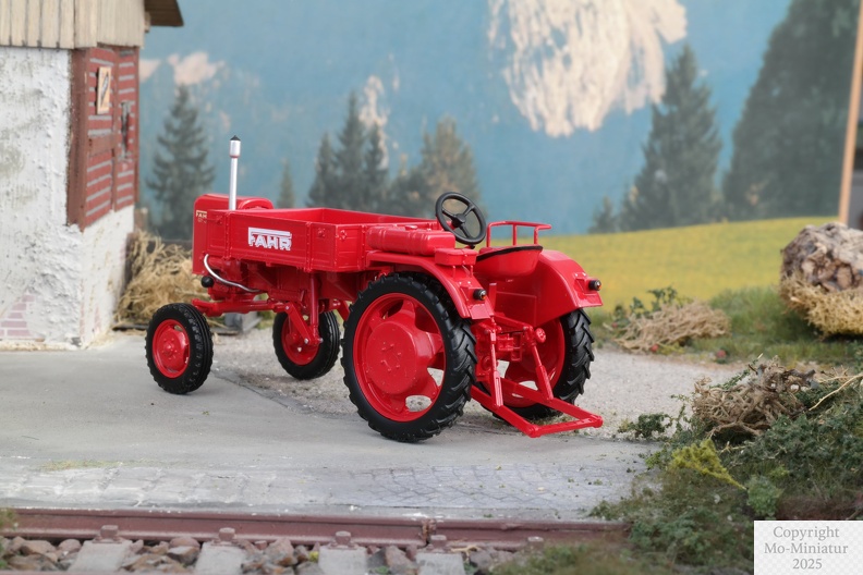 MO-Miniatur 1zu32 Fahr GT130_7.jpg