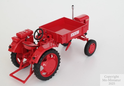 MO-Miniatur 1zu32 Fahr GT130 2