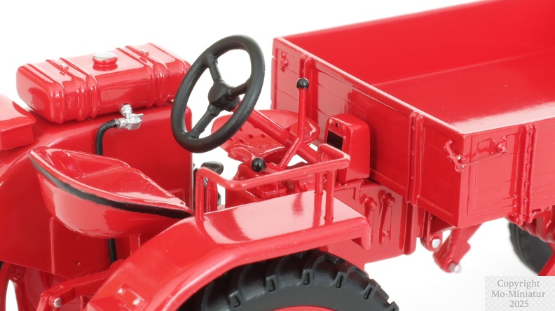 MO-Miniatur 1zu32 Fahr GT130_5.jpg